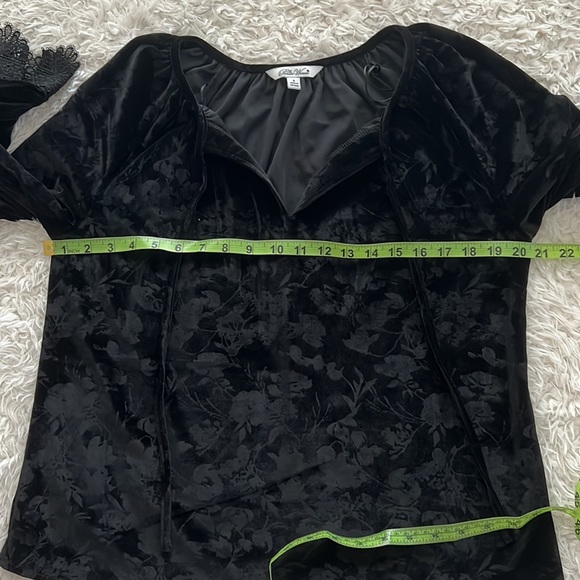 Pioneer Woman Velvet Peasant Top - Picture 13 of 15